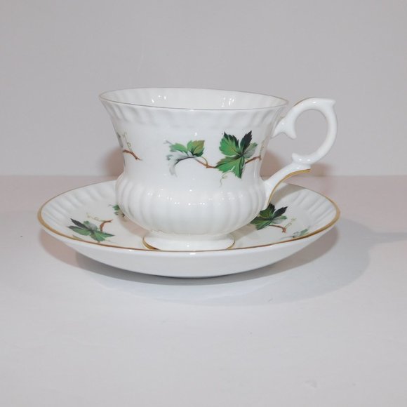 Vintage Staffordshire England Bone China Tea Cup & Saucer Green Vines - Picture 3 of 11